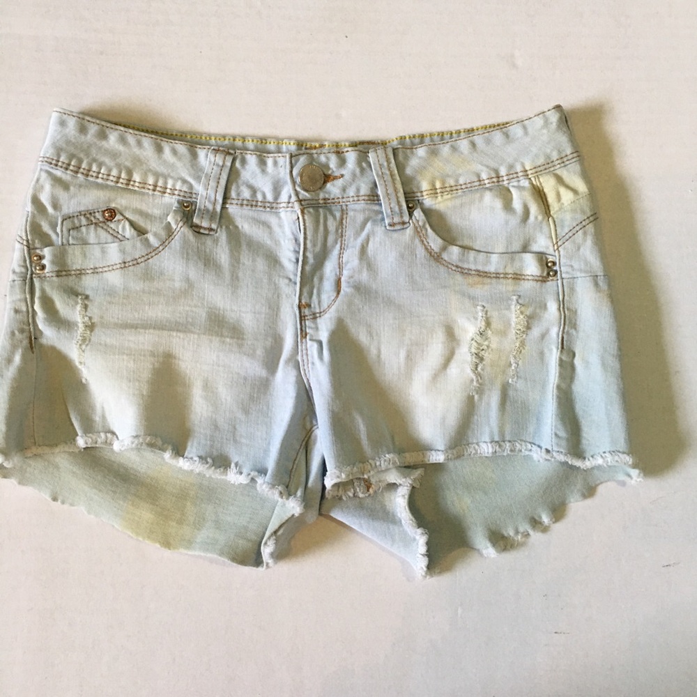 Light wash YMI denim jean shorts